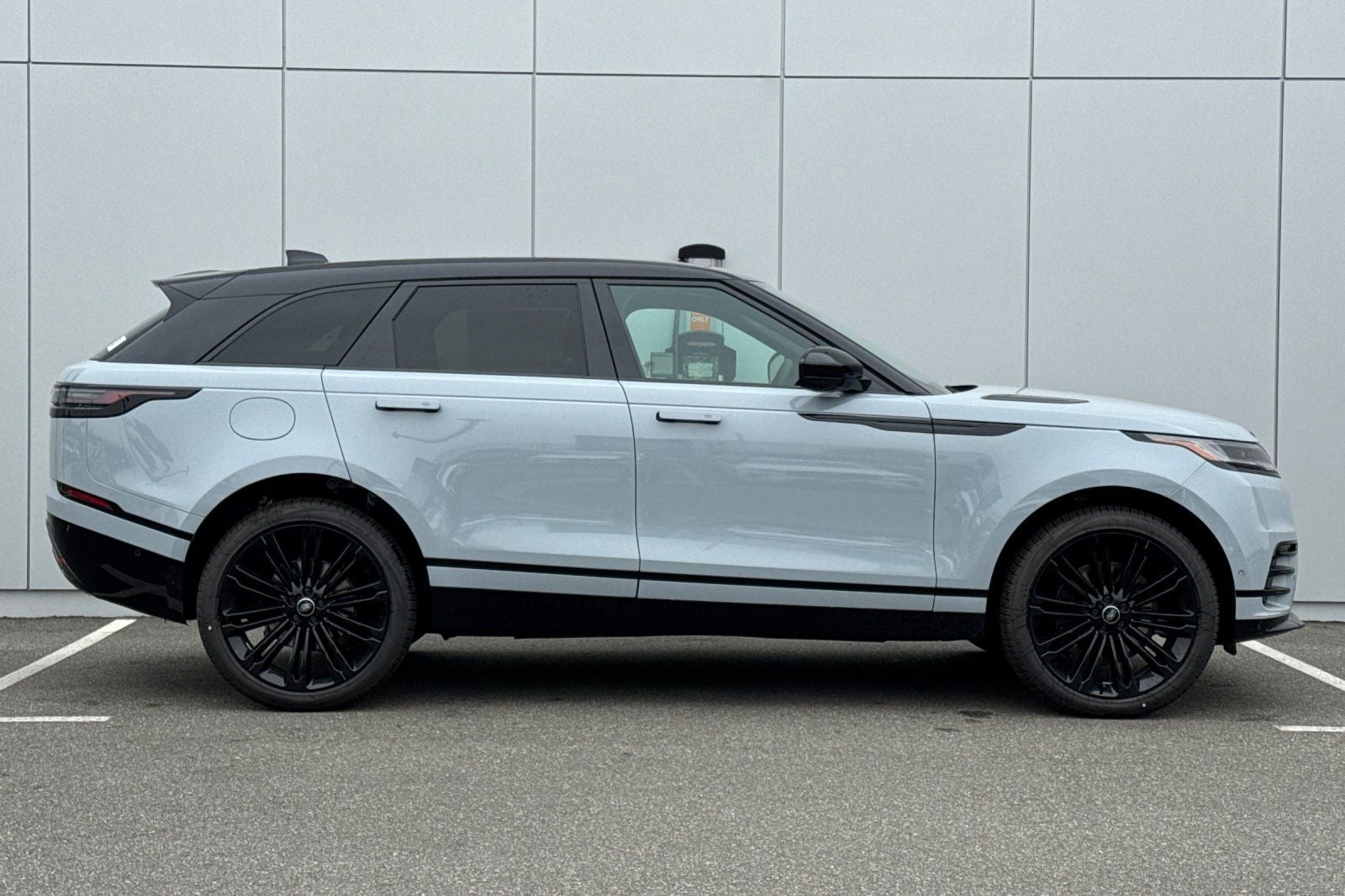 2026 Land Rover Range Rover Velar Dynamic SE