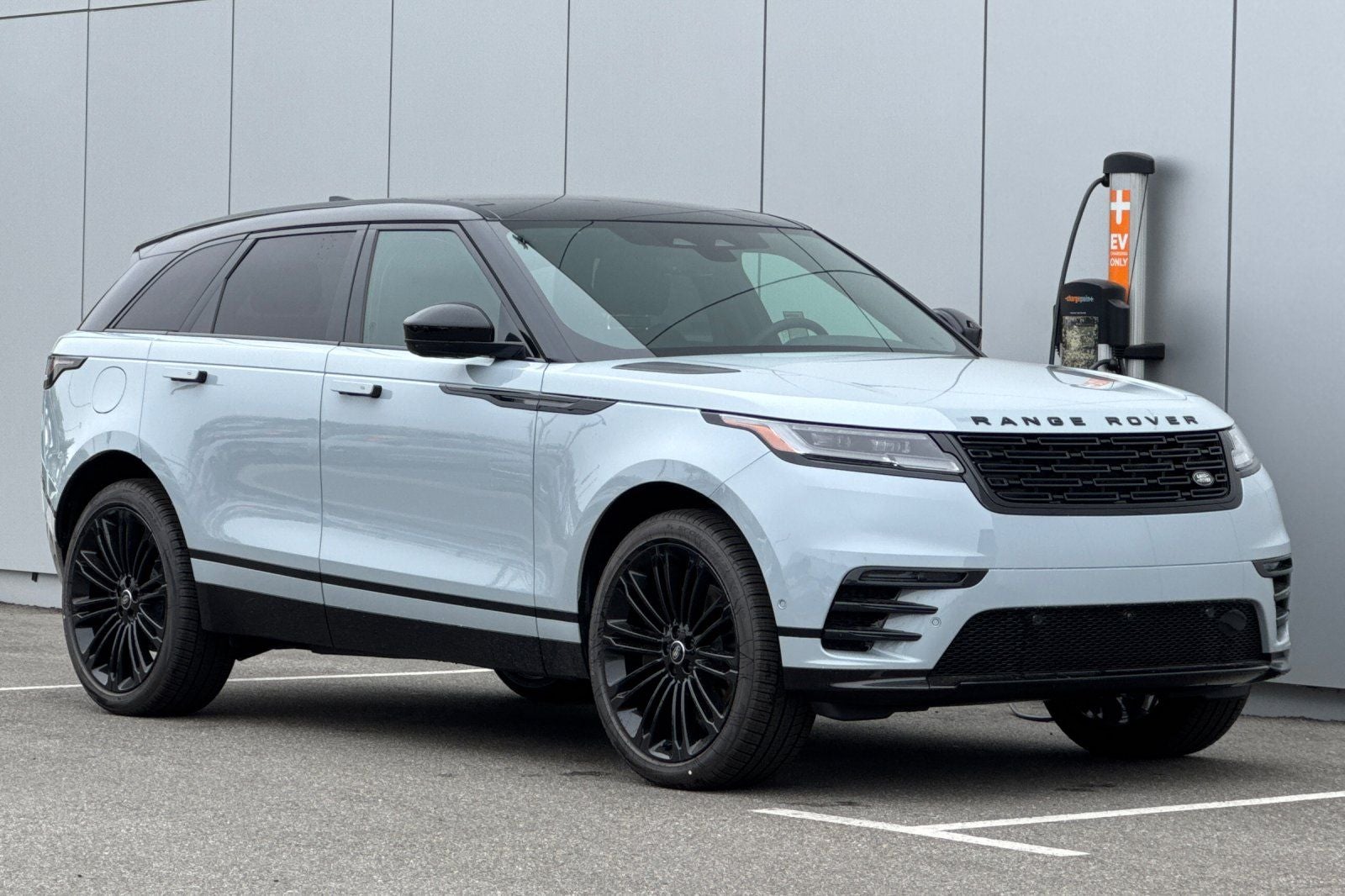 2026 Land Rover Range Rover Velar Dynamic SE