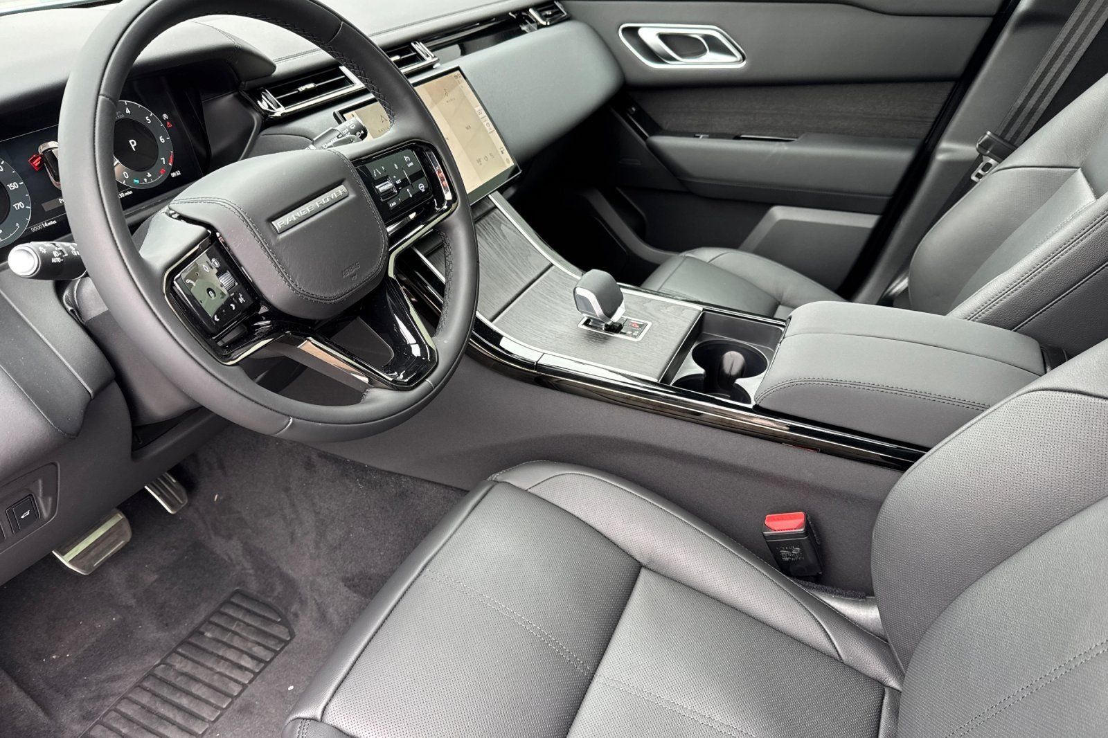 2026 Land Rover Range Rover Velar Dynamic SE