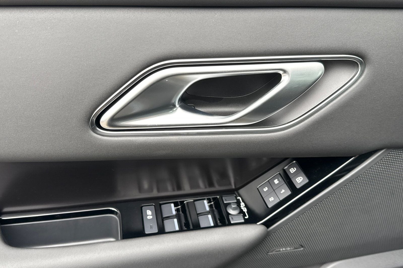 2026 Land Rover Range Rover Velar Belgravia Edition