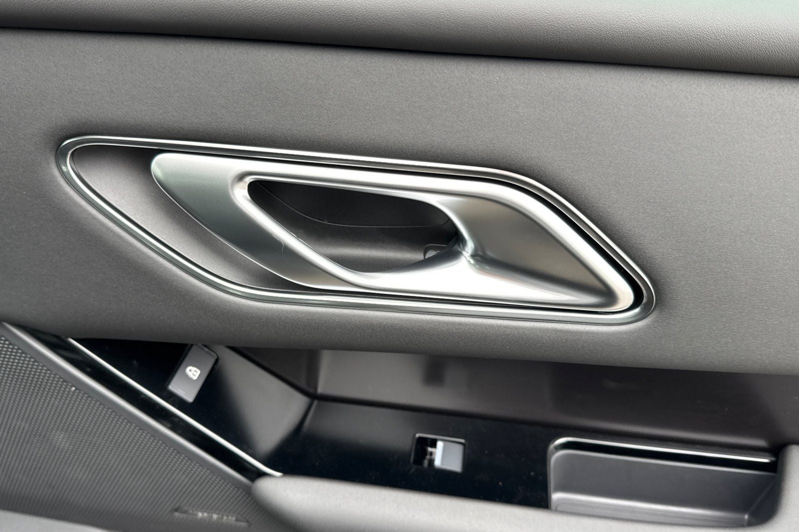 2026 Land Rover Range Rover Velar Belgravia Edition