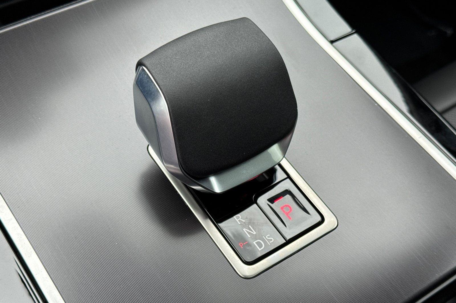 2026 Land Rover Range Rover Velar Belgravia Edition