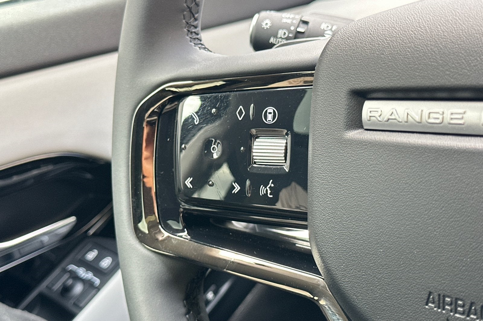 2025 Land Rover Range Rover Evoque Dynamic