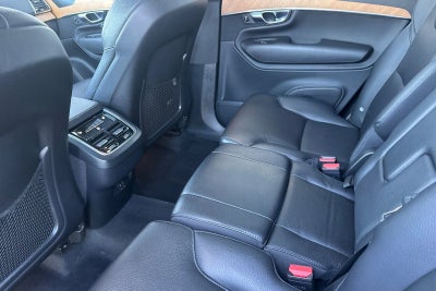 2022 Volvo XC90 T5 Momentum