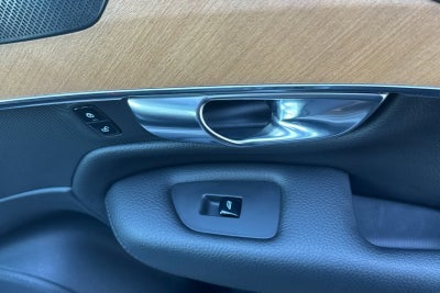 2022 Volvo XC90 T5 Momentum