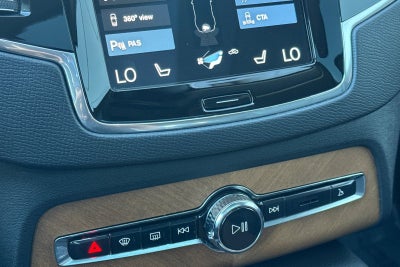 2022 Volvo XC90 T5 Momentum