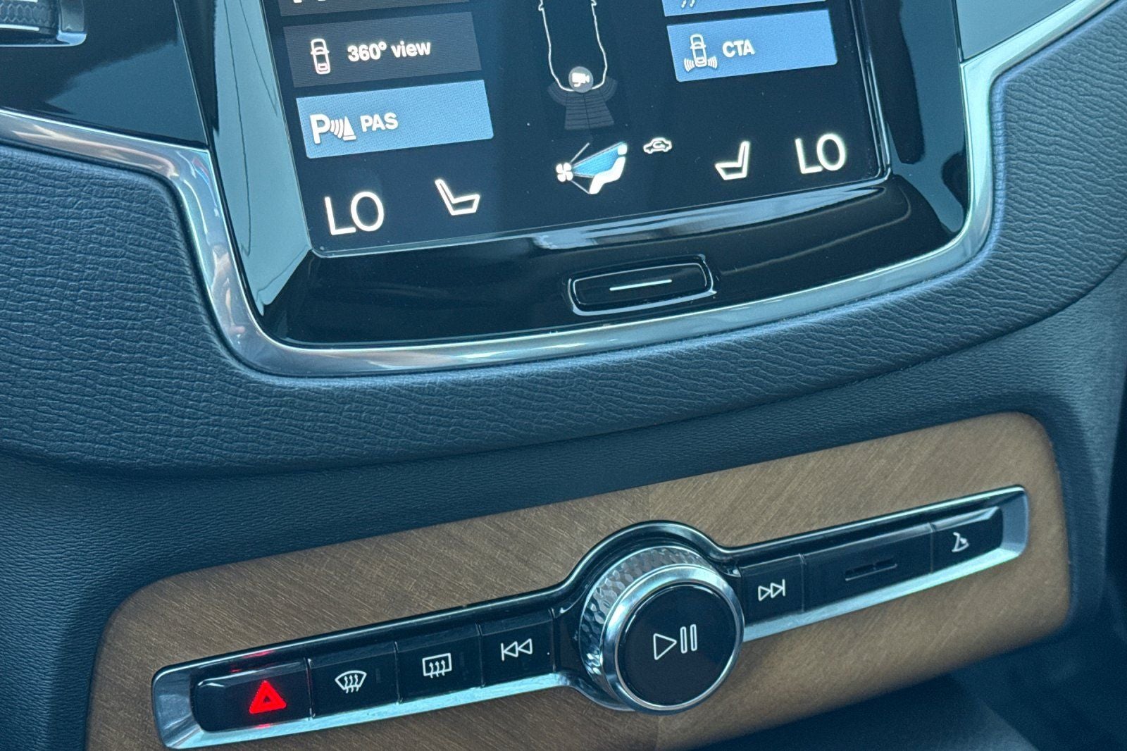 2022 Volvo XC90 T5 Momentum