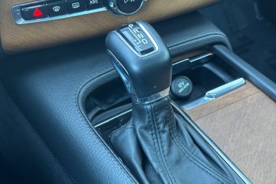 2022 Volvo XC90 T5 Momentum