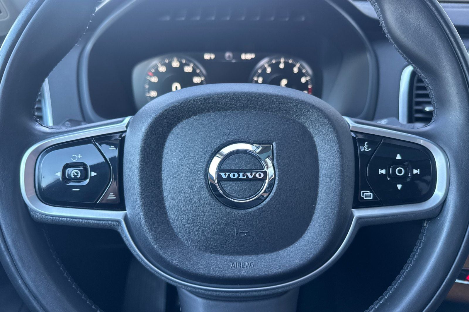 2022 Volvo XC90 T5 Momentum