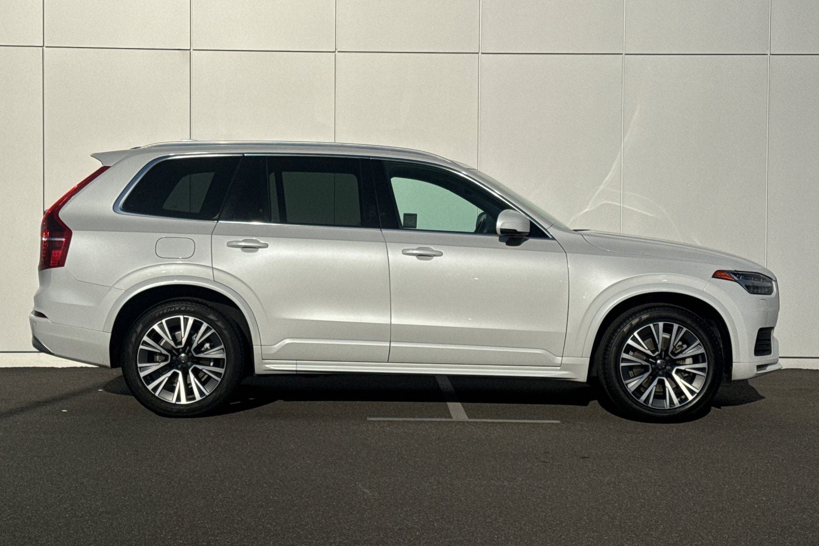 2022 Volvo XC90 T5 Momentum