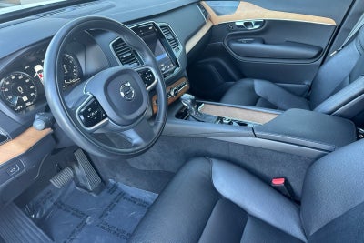 2022 Volvo XC90 T5 Momentum